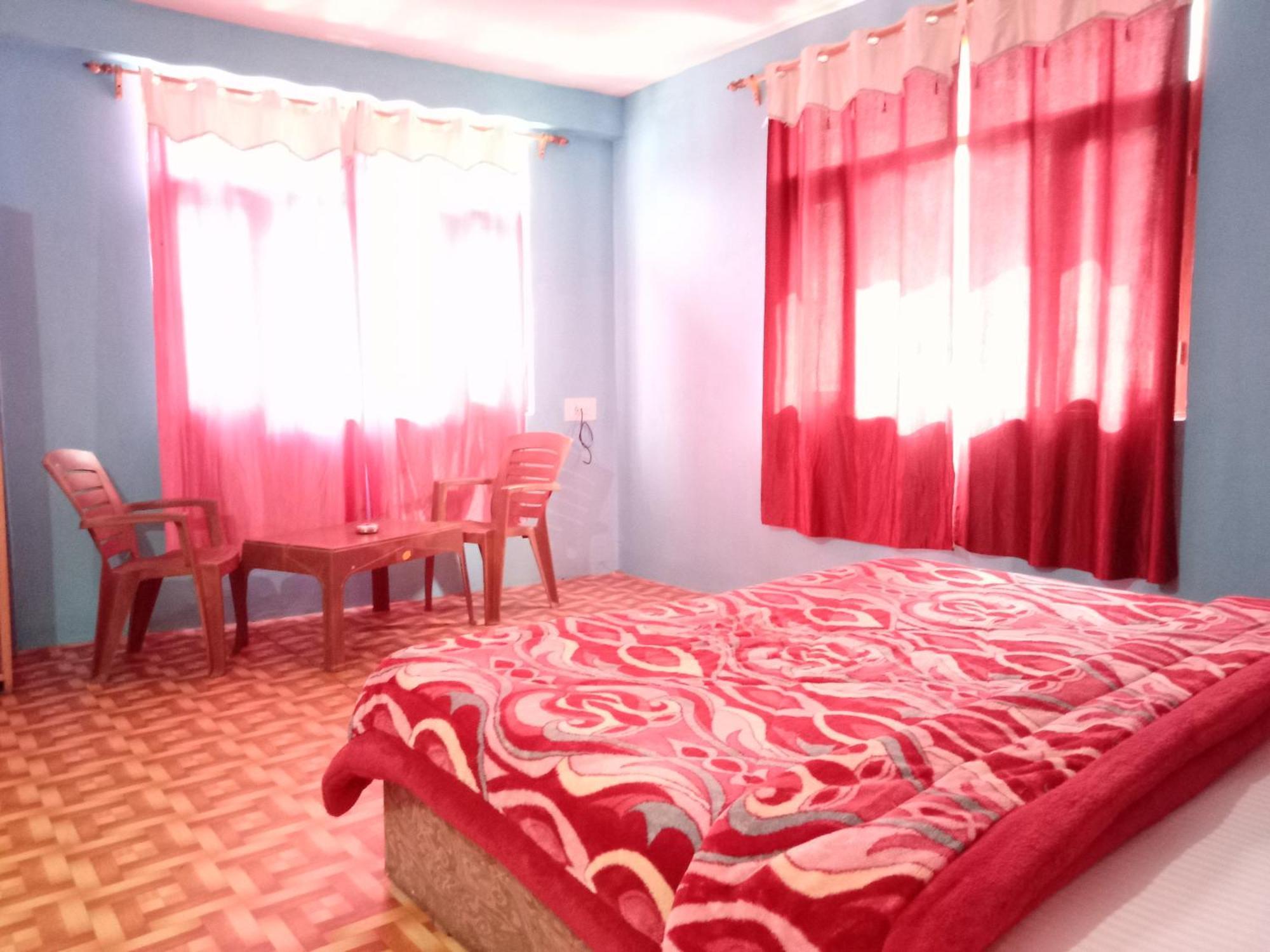 Non Stop Cafe Hostel & Stay Манали Номер фото
