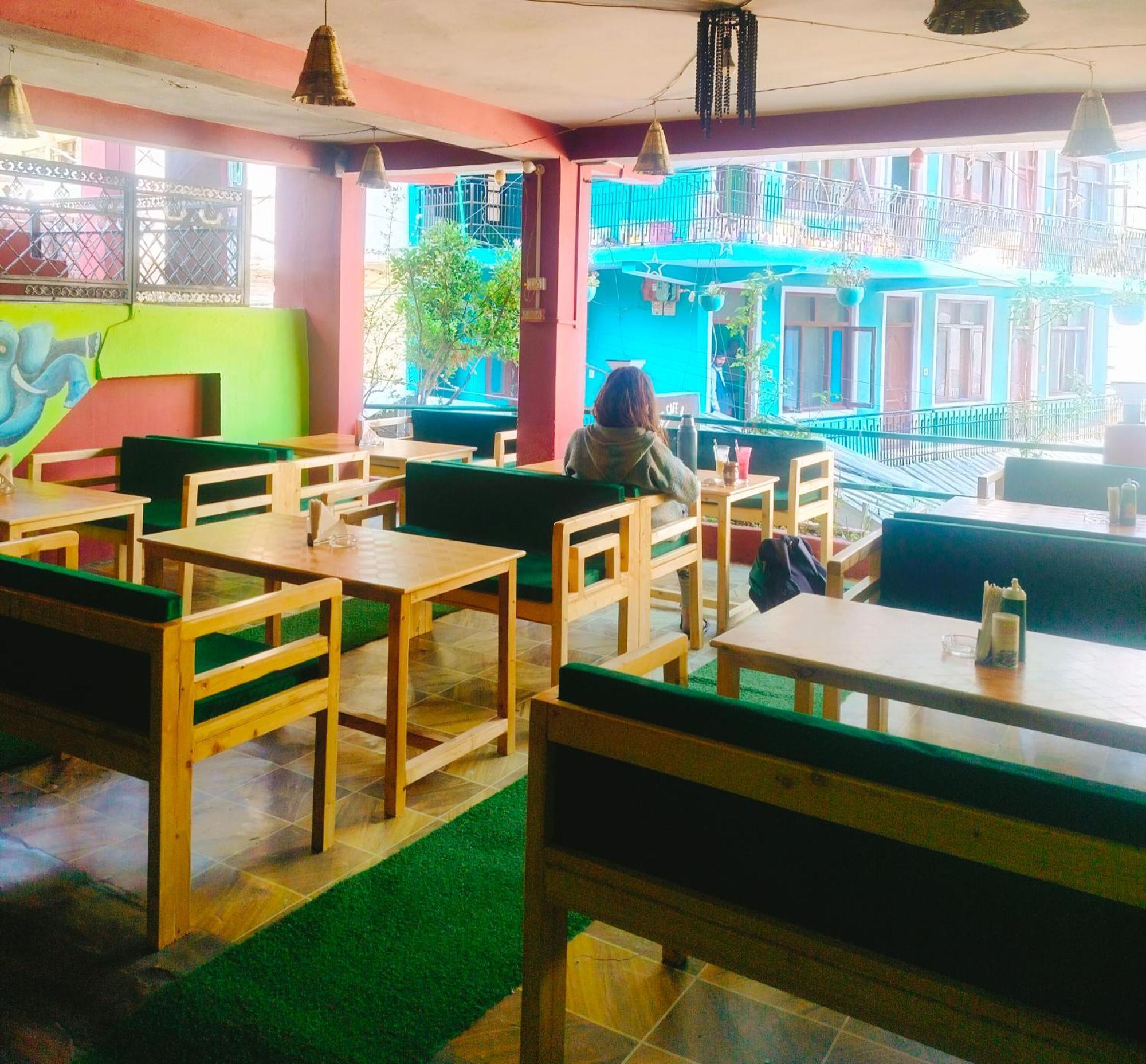Non Stop Cafe Hostel & Stay Манали Экстерьер фото