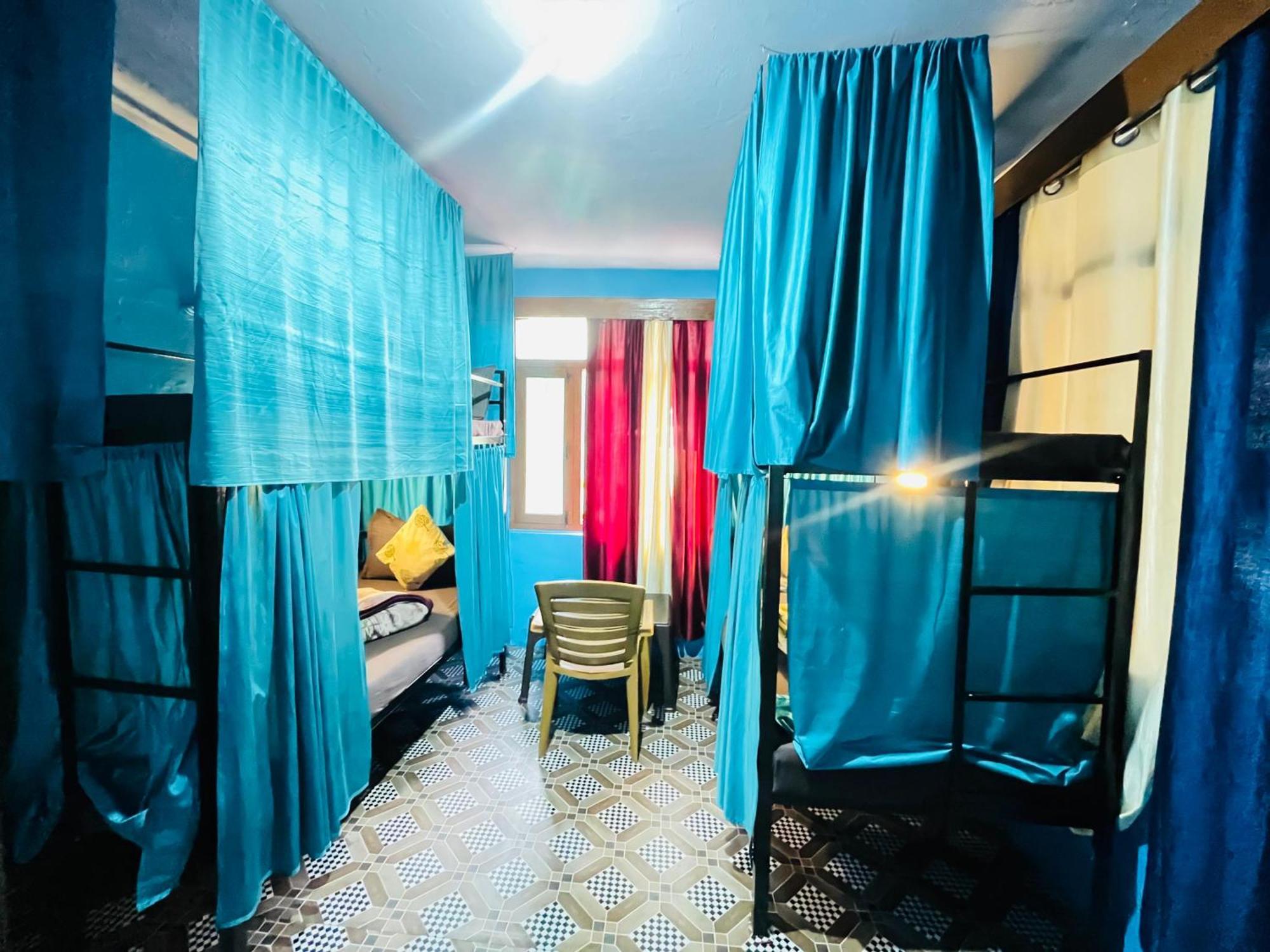 Non Stop Cafe Hostel & Stay Манали Экстерьер фото