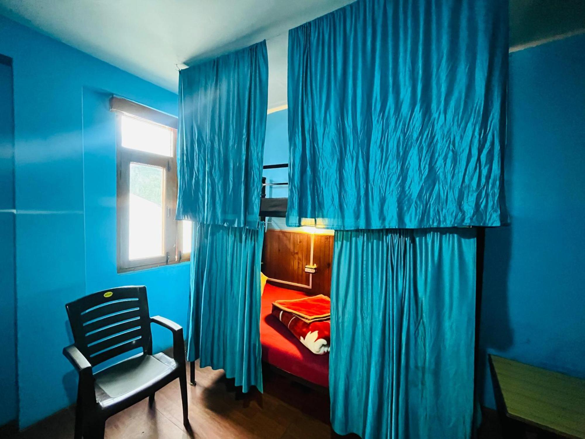 Non Stop Cafe Hostel & Stay Манали Экстерьер фото